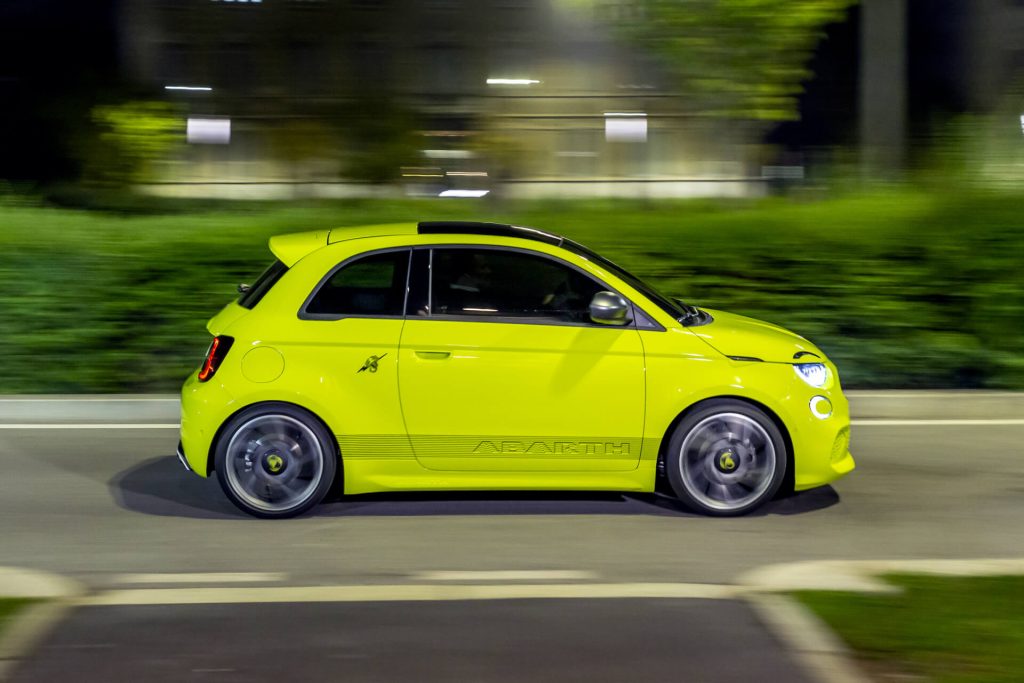 NewAbarth500e foto 1